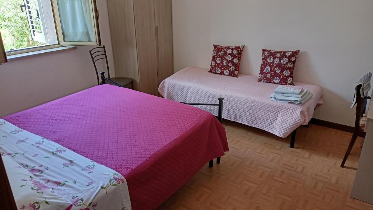 Marco - Camere Con Bagno Privato Vicino Al Centro Φολίνιο Εξωτερικό φωτογραφία