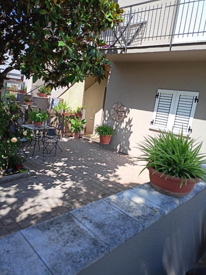 Marco - Camere Con Bagno Privato Vicino Al Centro Φολίνιο Εξωτερικό φωτογραφία